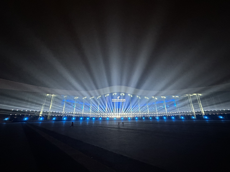 燈光四射。天府新區融媒體中心供圖