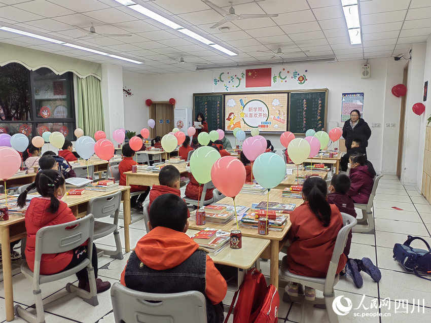 新學期氛圍感拉滿的教室。侯杰攝