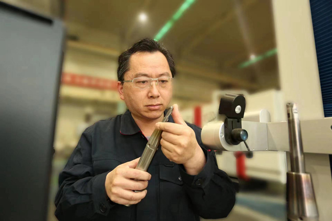 全國人大代表、航天科技集團七院7102廠技能工人王林。受訪者供圖