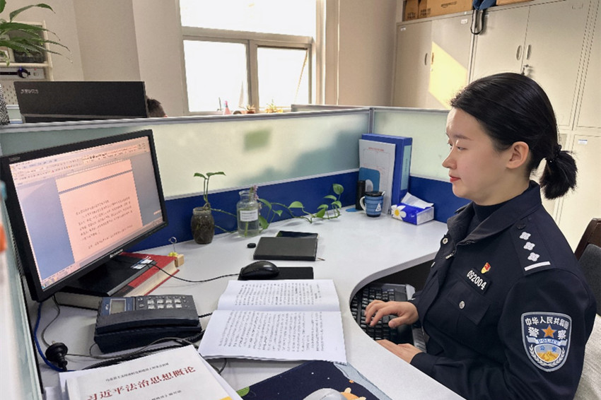 民警胡亞婷。成都公安供圖