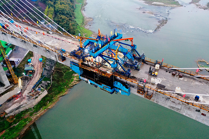 大橋順利合龍有力地助推了全線建設。京昆高鐵西昆公司供圖