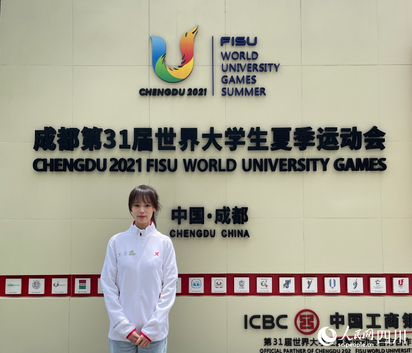 顏宇辰是成都大運會執委會人力資源部(志愿者部)前期籌備志愿者。人民網 朱虹攝