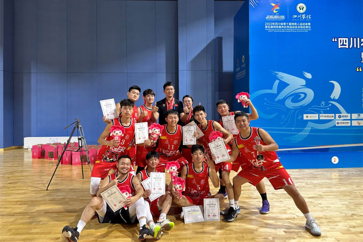 成都市聾人男子籃球隊。龍泉驛區殘聯供圖