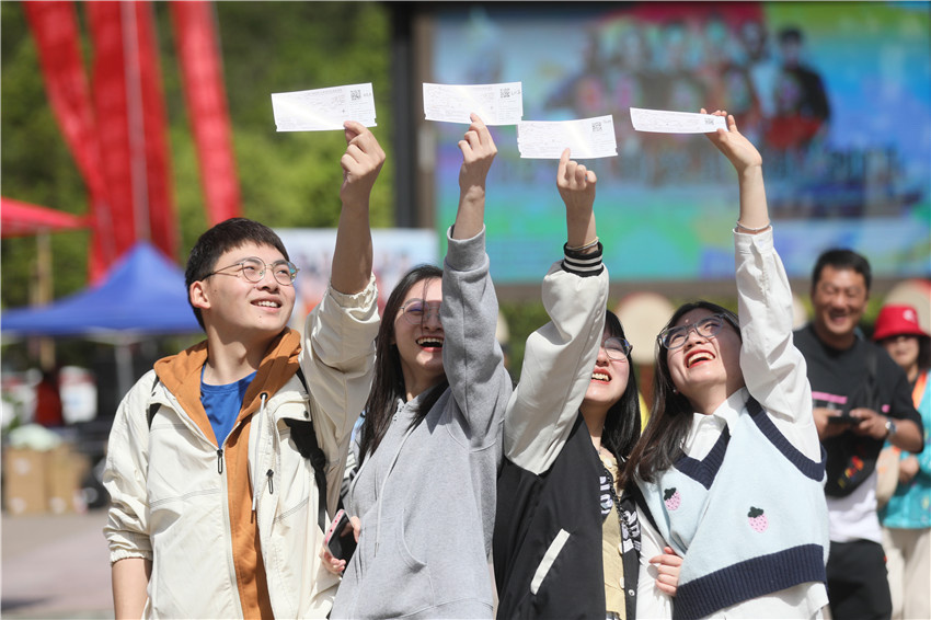 四位游客憑實力拿下門票。劍門關景區供圖