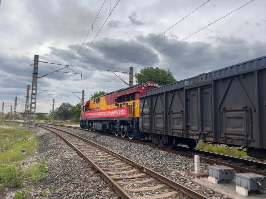 班列共有55個集裝箱。蜀道集團供圖