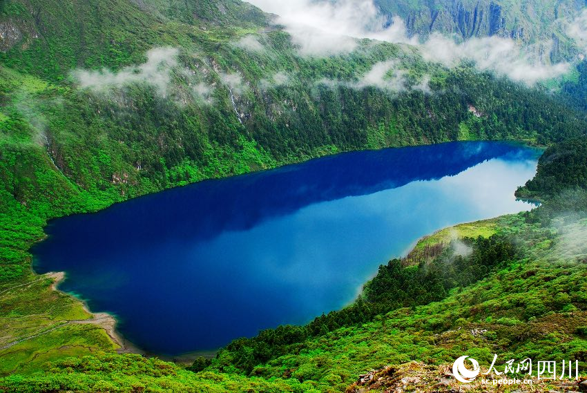 九龍縣仙女湖風光。高秀清攝