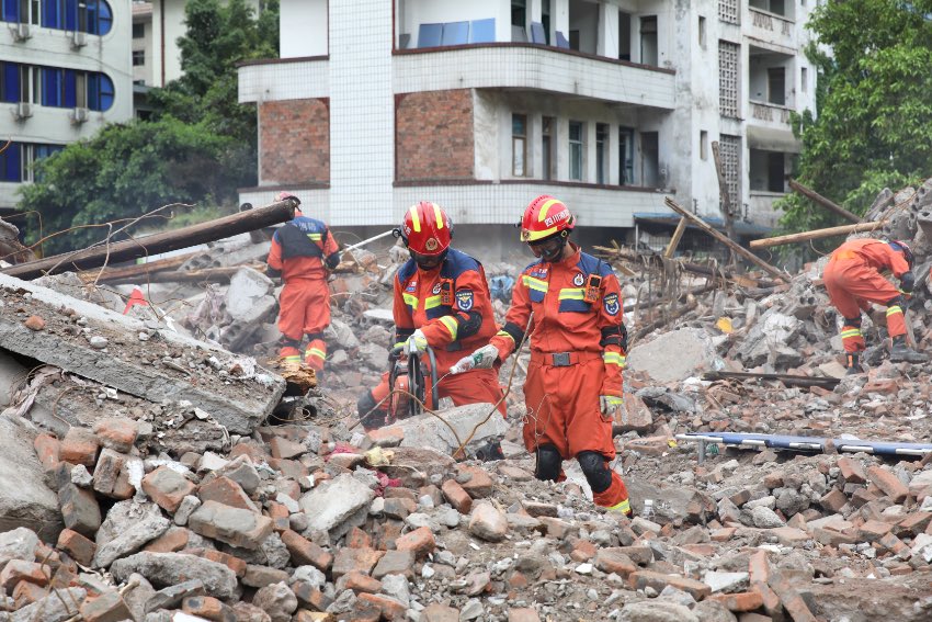 四川消防廢墟救援。四川省應急管理廳供圖