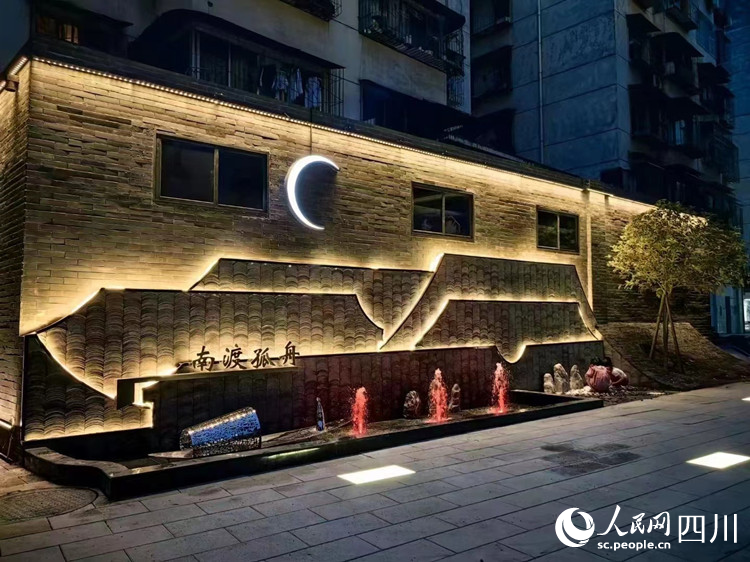 提升后的老舊小區一角。李霞攝