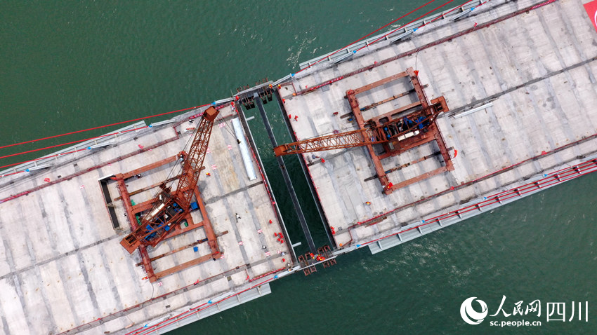 納溪長江大橋合龍。廖勝春攝