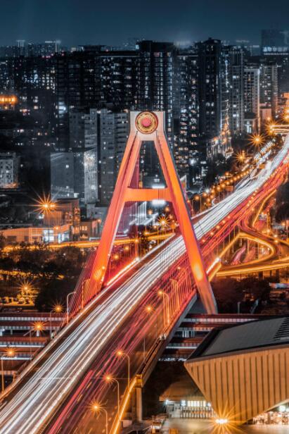 燈火璀璨，人南立交