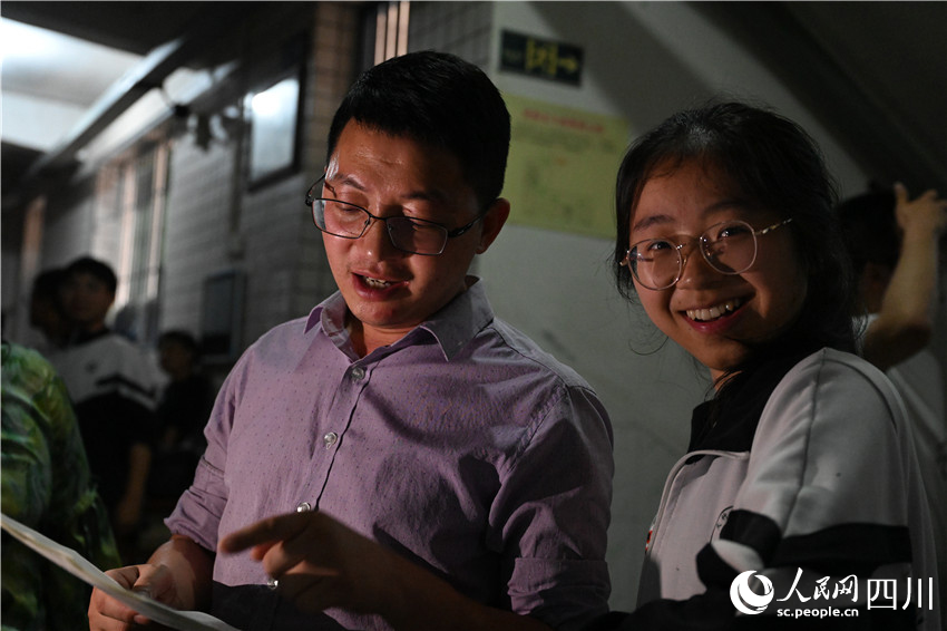 青春的笑容最美麗。沈懷良攝