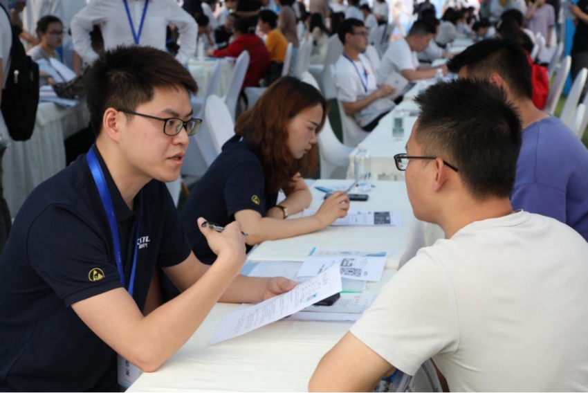 四川省2023屆高校畢業生宜賓專場招聘會現場。宜賓學院供圖