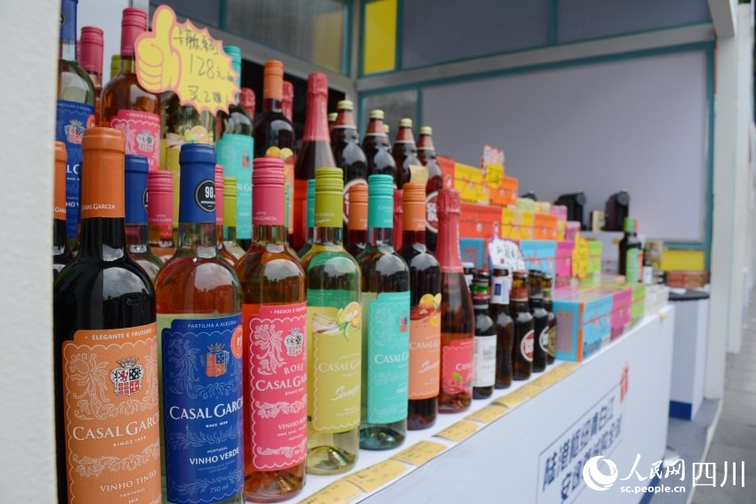 琳瑯滿目的商品。陳芳斌攝