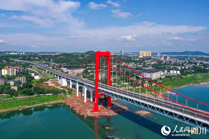 一橋飛架南北，天塹變通途。牟科攝