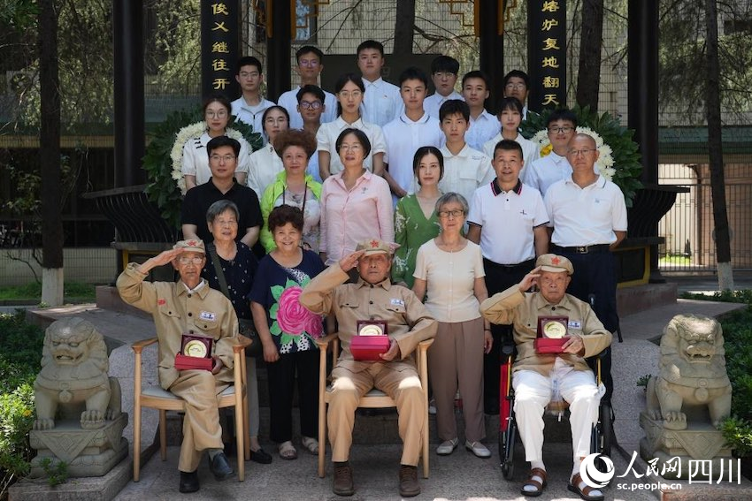 圖為全體合影。何香怡攝