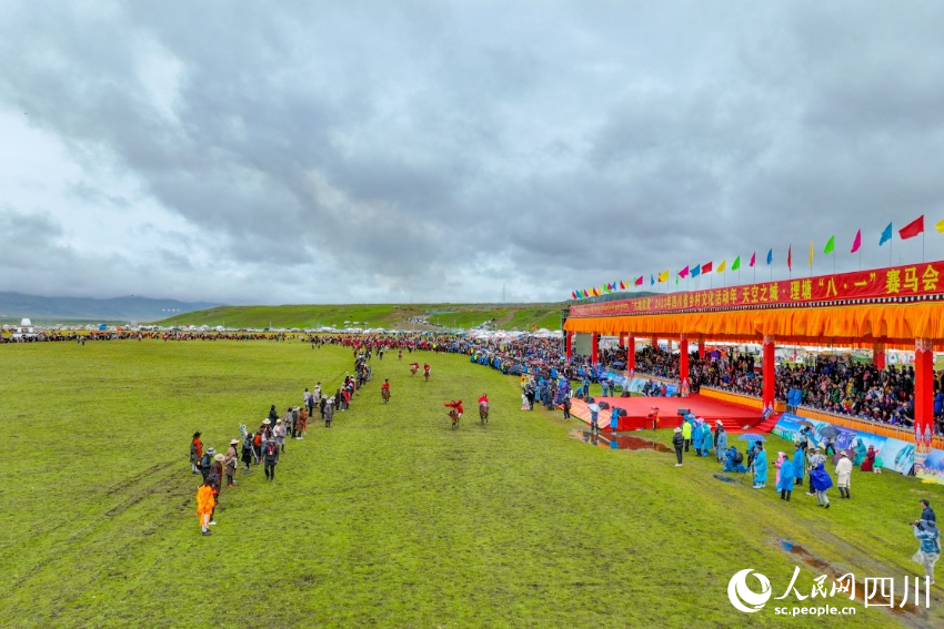 開幕式現場。洛絨尼瑪攝