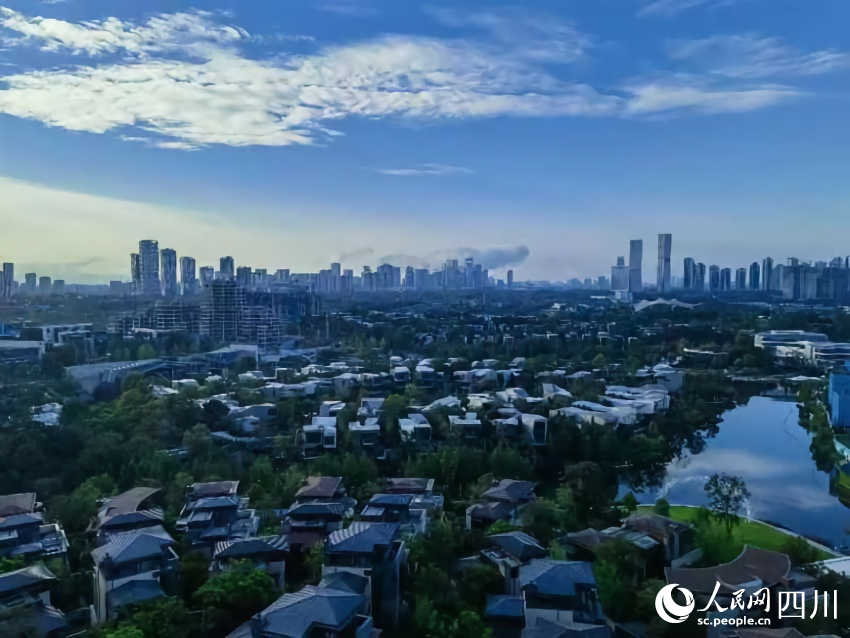 7月28日清晨的成都。劉洋攝