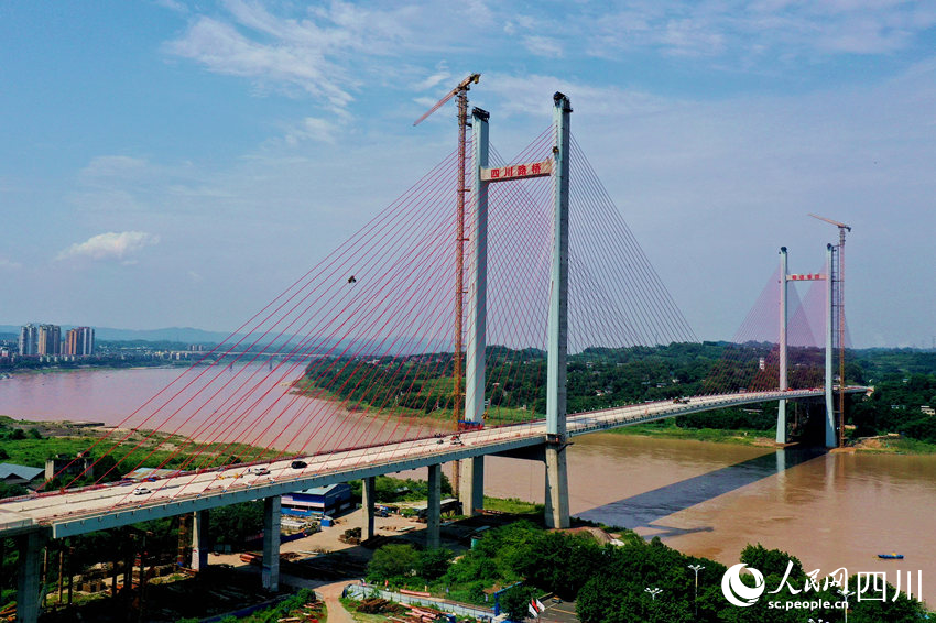 瀘州市納溪長江大橋施工現場。廖勝春攝