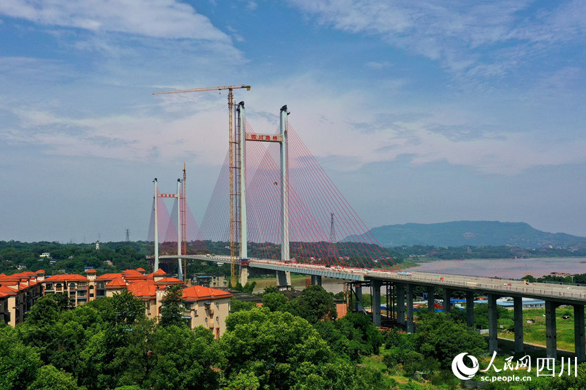 瀘州市納溪長江大橋施工現場。廖勝春攝