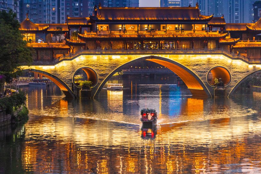 夜游錦江。 熊一凡攝