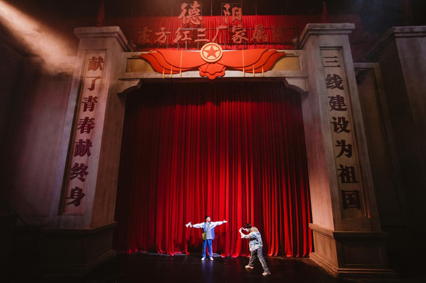 沉浸式環境戲劇《重逢街1958》。啟明東方星聚城供圖