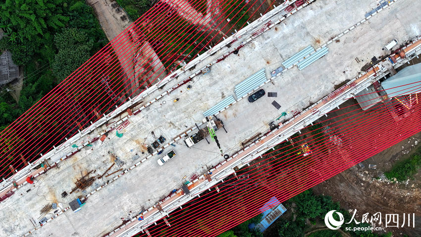 大橋已進入橋面施工階段。廖勝春攝