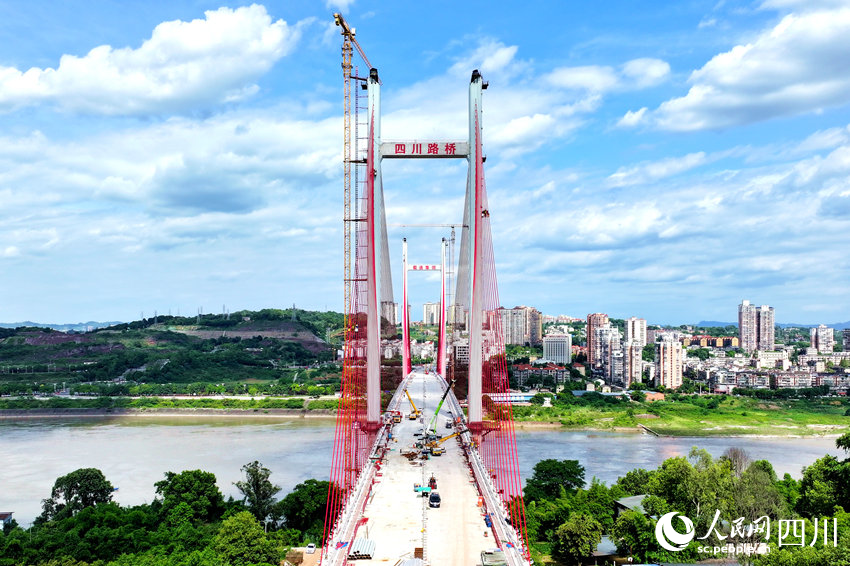 航拍納溪長江大橋建設現場。廖勝春攝