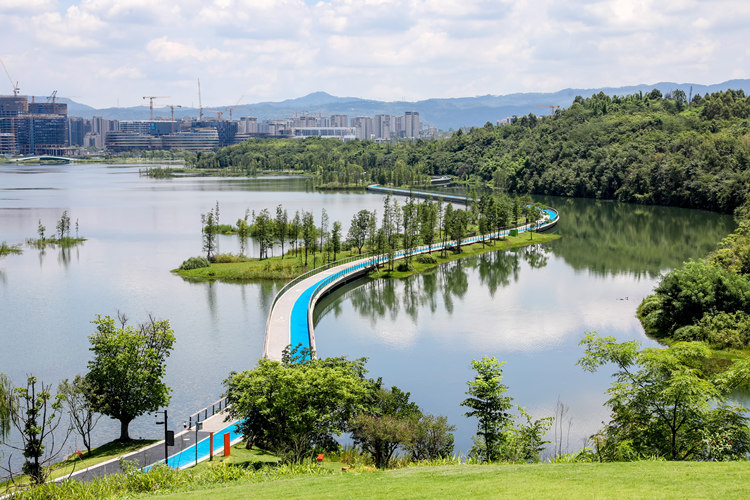 興隆湖步行道。天府新區融媒體中心供圖