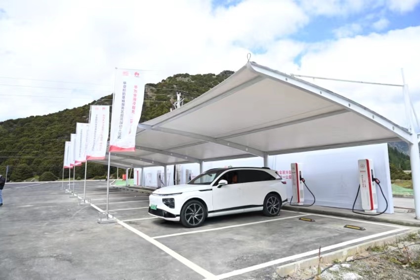 超級充電樁，實現快速充電。朱姜酈攝