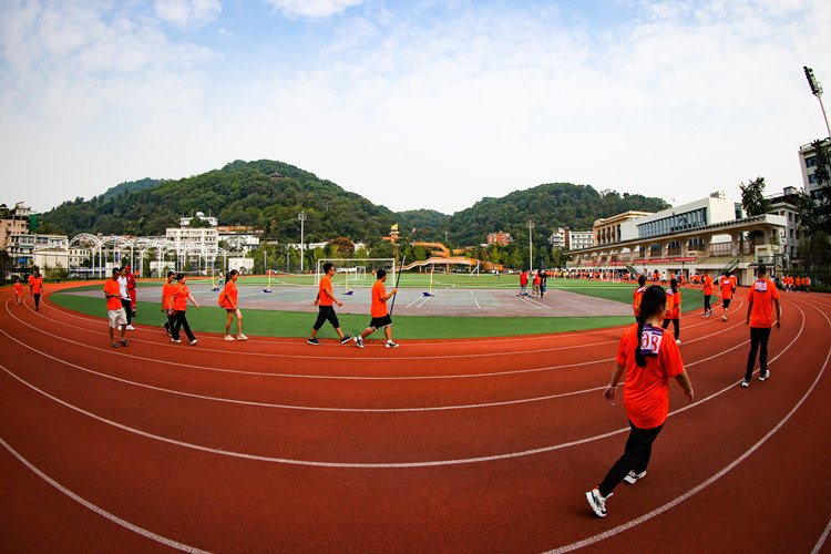 運動員入場。翠屏區融媒體中心供圖