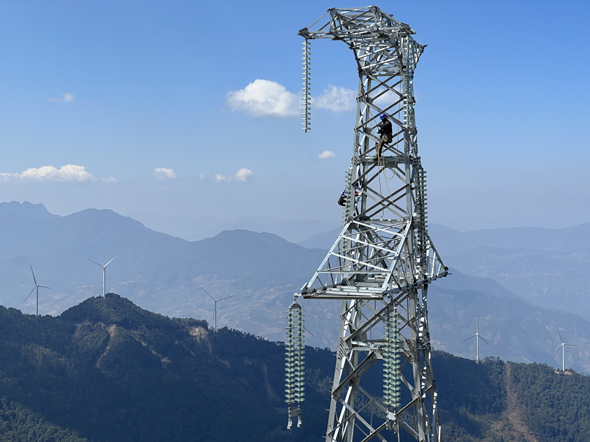 雅礱江臘巴山風電220千伏電力送出工程。雅礱江公司供圖