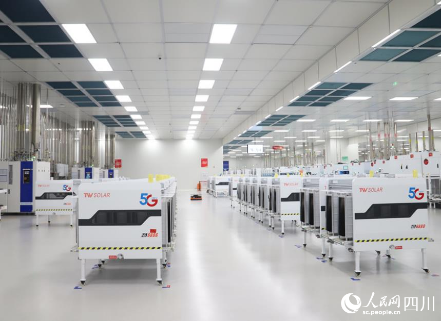 通威太陽能金堂基地5G智能制造生產車間。人民網 趙祖樂攝