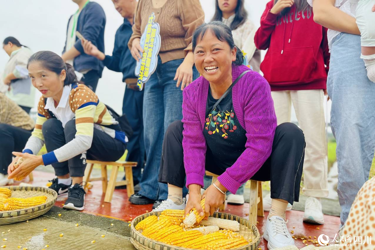 2023年“中國農民豐收節”四川省慶豐收活動現場。人民網記者 朱虹攝 