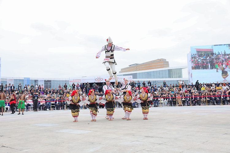 空中“飛人”。青羊區委宣傳部供圖