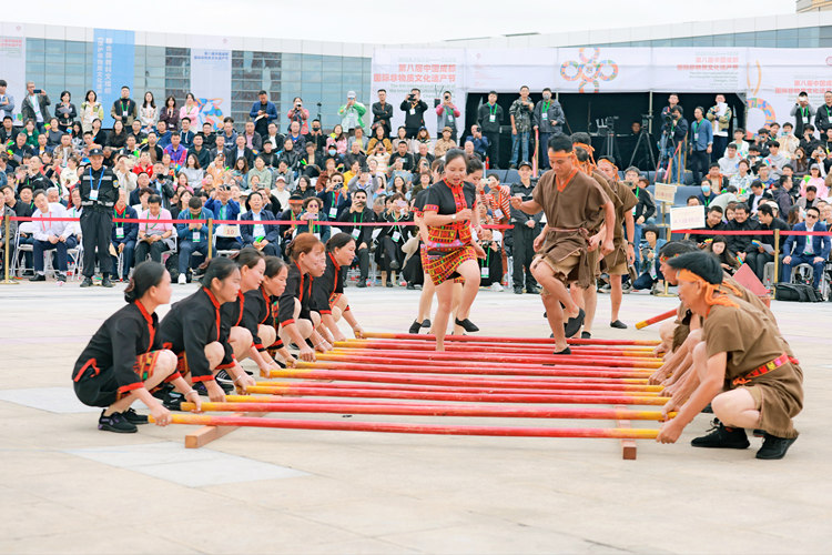 竹竿舞。青羊區委宣傳部供圖