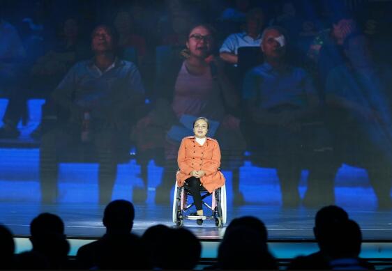 我是你的眼，你們是我的光