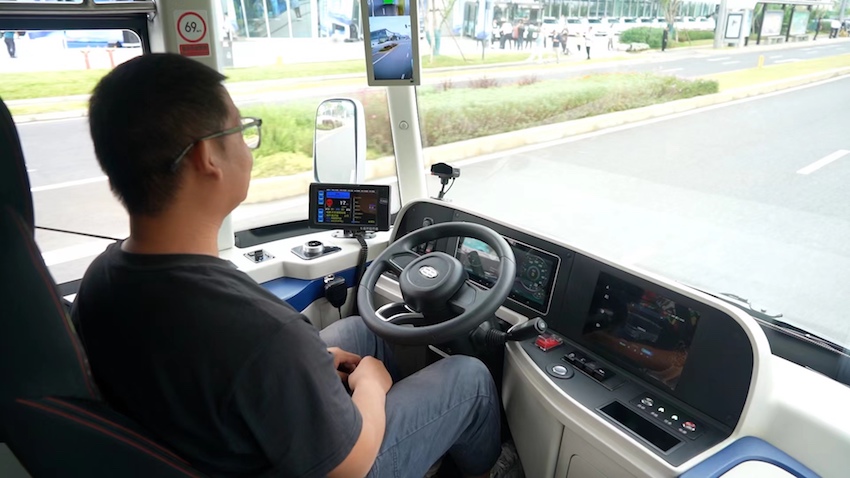 駕駛室配備安全員，保障百分百安全。成都經開區供圖