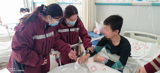 心身醫學專家前往青海開展震后心理援助。四川省精神醫學中心供圖