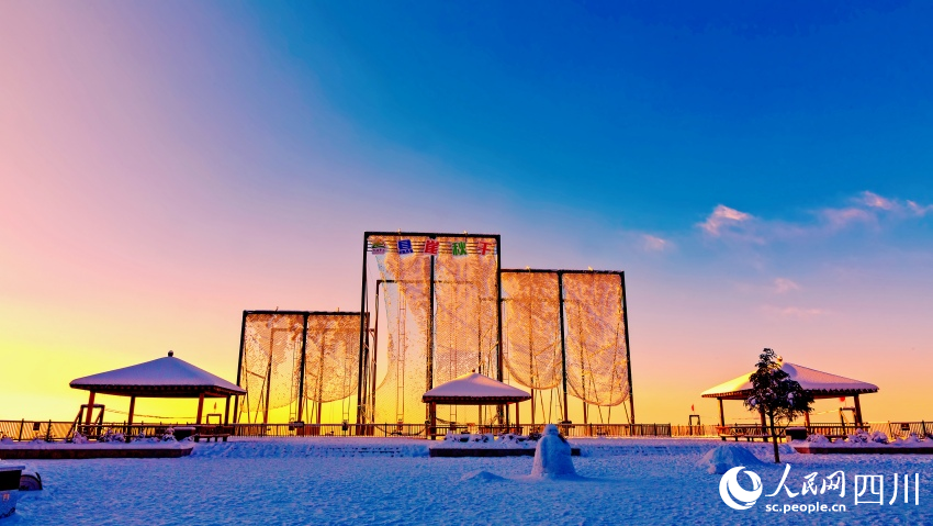 晨曦中的巴山大峽谷。王利攝