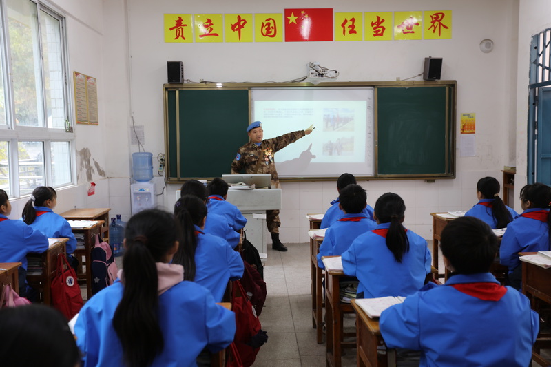 王德淶向學子們講述維和故事。馬發海攝