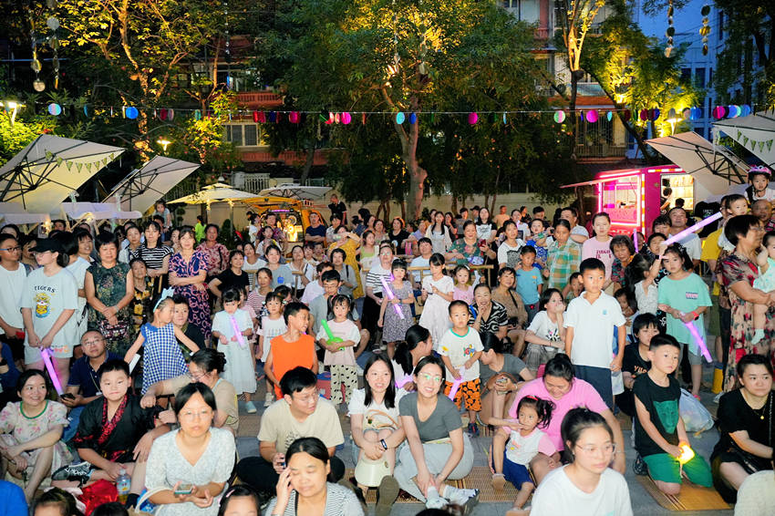 席地而坐音樂節。玉林街道辦事處供圖