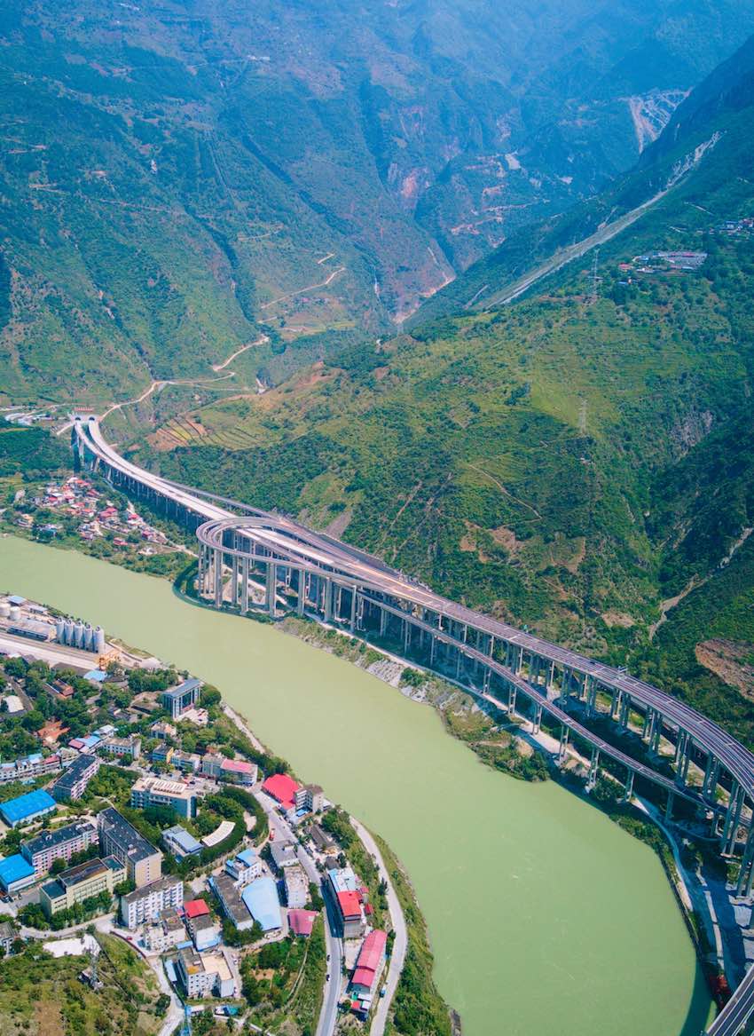 峨漢高速一隅。四川省交通運輸廳供圖