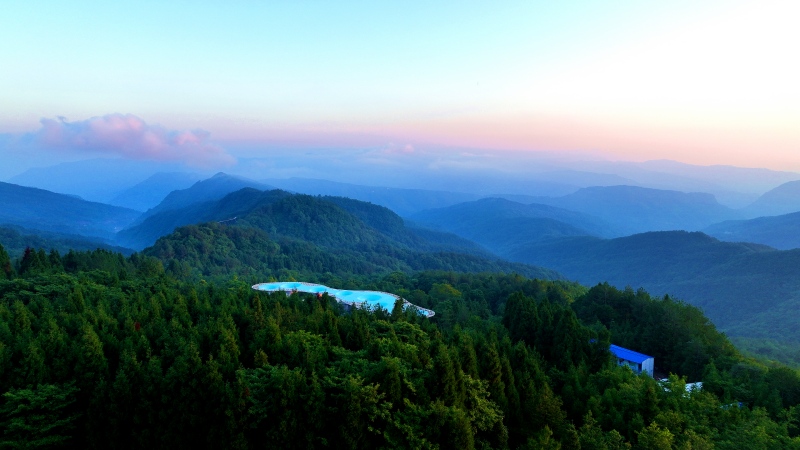 月亮坪落日煙云。張平供圖