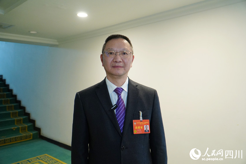 省政協委員，內江市政協副主席、九三學社內江市委主委段輝國。人民網 趙祖樂攝