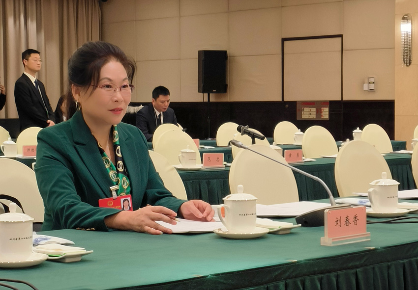 劉春香在人大會議會場。受訪者供圖