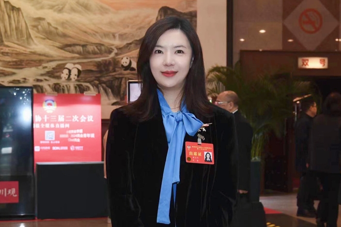 省政協常委黃藝竹：建議強化培訓機構育人職責，回歸教育初心作為教育的重要組成部分，教育培訓機構應該以培養學生的全面素質為己任，強化育人職責。