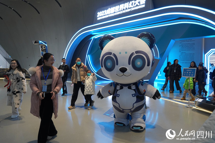 “科夢”與市民見面。郭芯屹攝