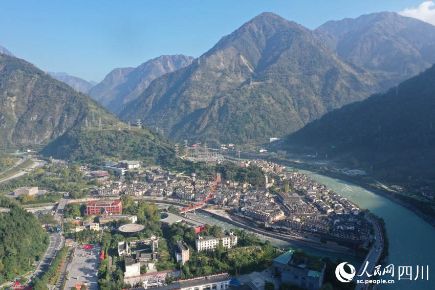 航拍映秀鎮。人民網記者 王洪江攝.jpg