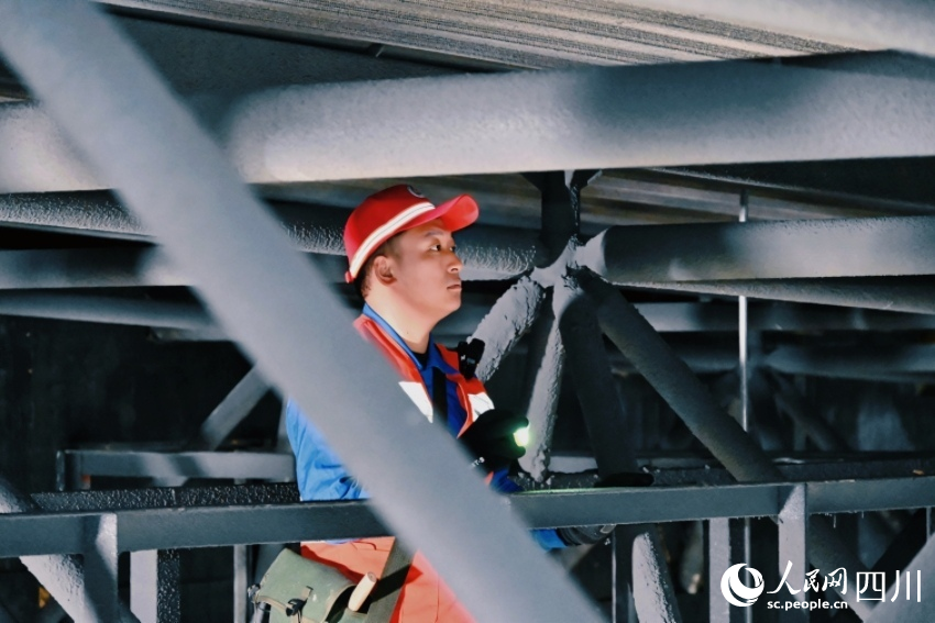 巡檢是唐永春每天都要完成的工作。張能攝