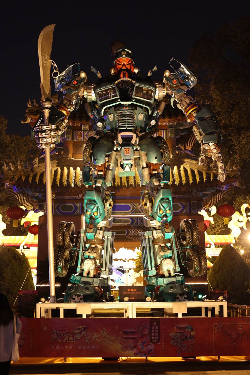 氛圍燈組“機械關羽”。成都武侯祠博物館供圖